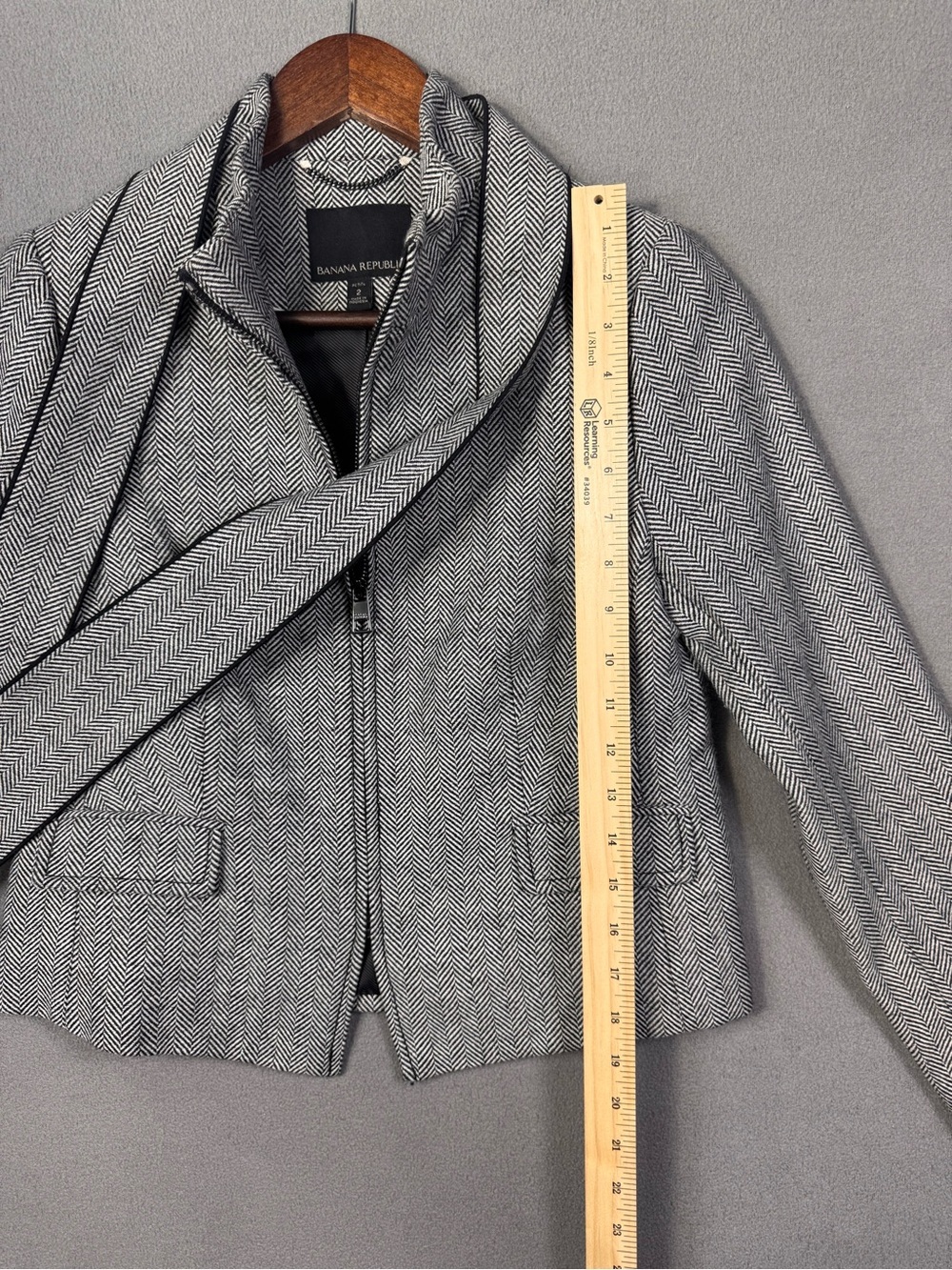 Banana Republic Neck Tie Herringbone Wool Blend Jacket, Gray, Size 2 - Picture 13 of 16